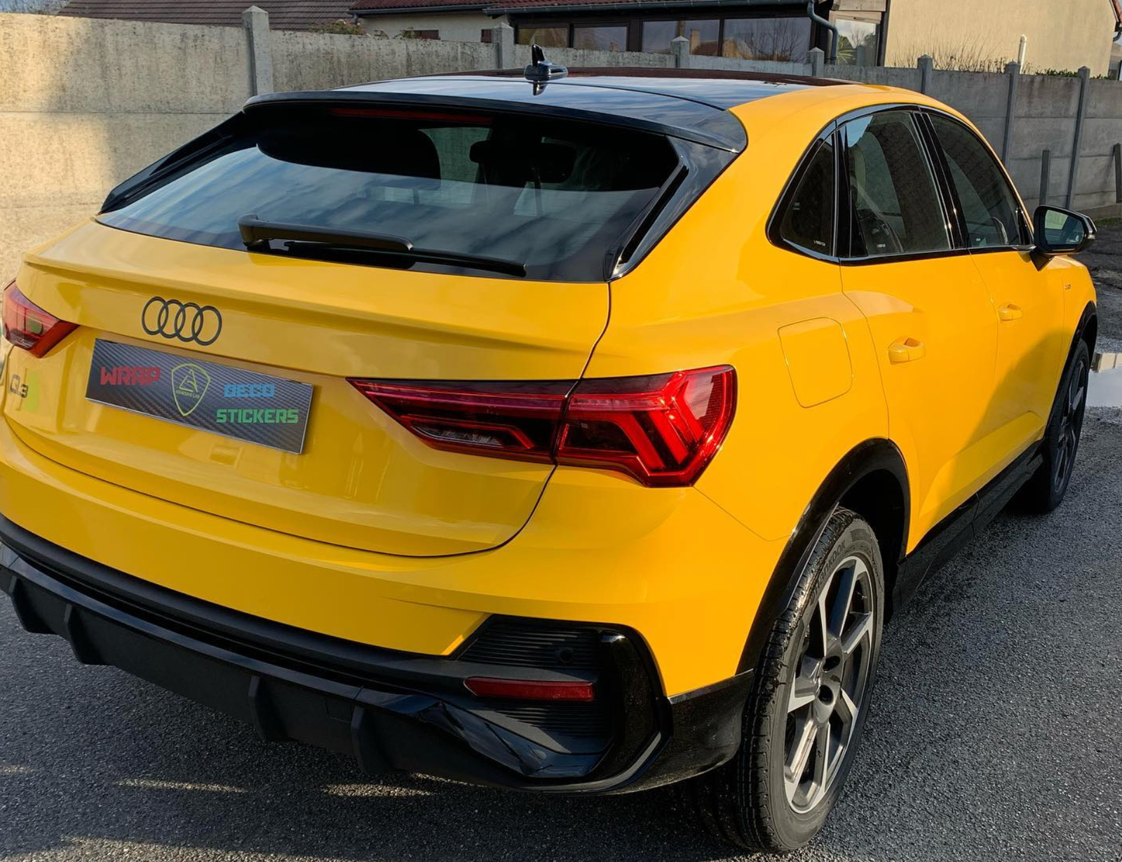 Covering automobile complet - Adhesive Lab